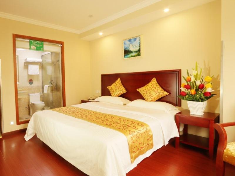 Greentree Inn Zhejiang Jiaxing West Zhongshan Road Vintage Car Building Express Hotel Exterior photo