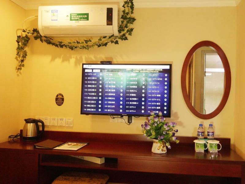 Greentree Inn Zhejiang Jiaxing West Zhongshan Road Vintage Car Building Express Hotel Exterior photo
