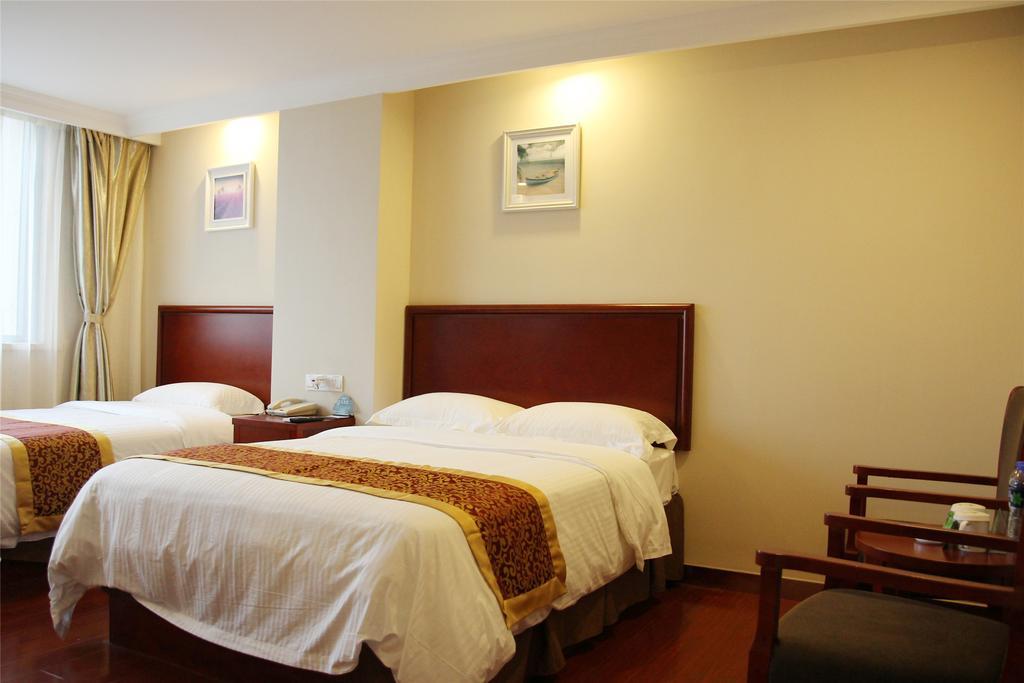 Greentree Inn Zhejiang Jiaxing West Zhongshan Road Vintage Car Building Express Hotel Exterior photo